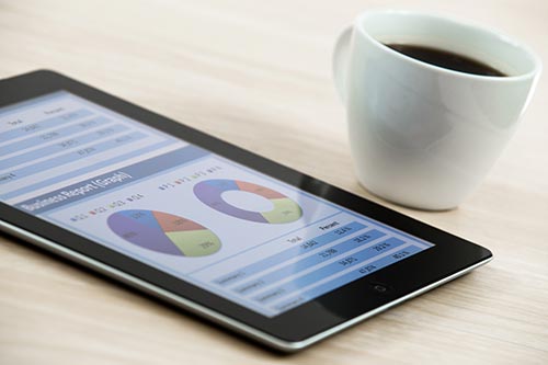 Image d'une tablette montrant un graphique sur les objectifs commerciaux